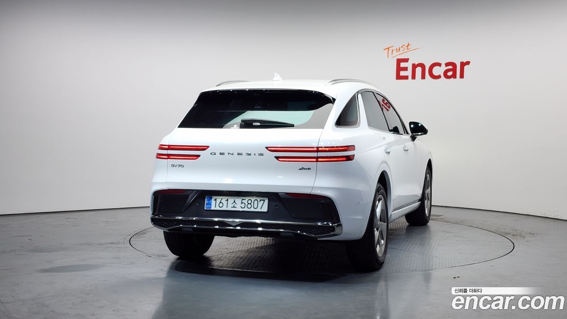 Genesis GV70 2025