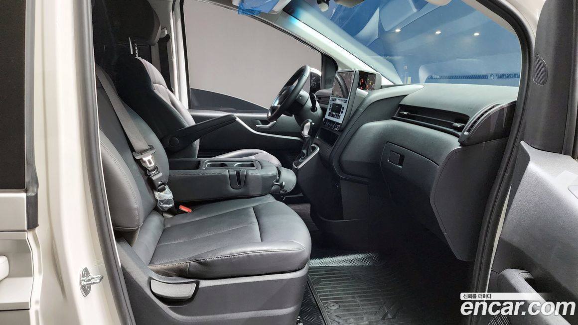 Hyundai Staria 2025
