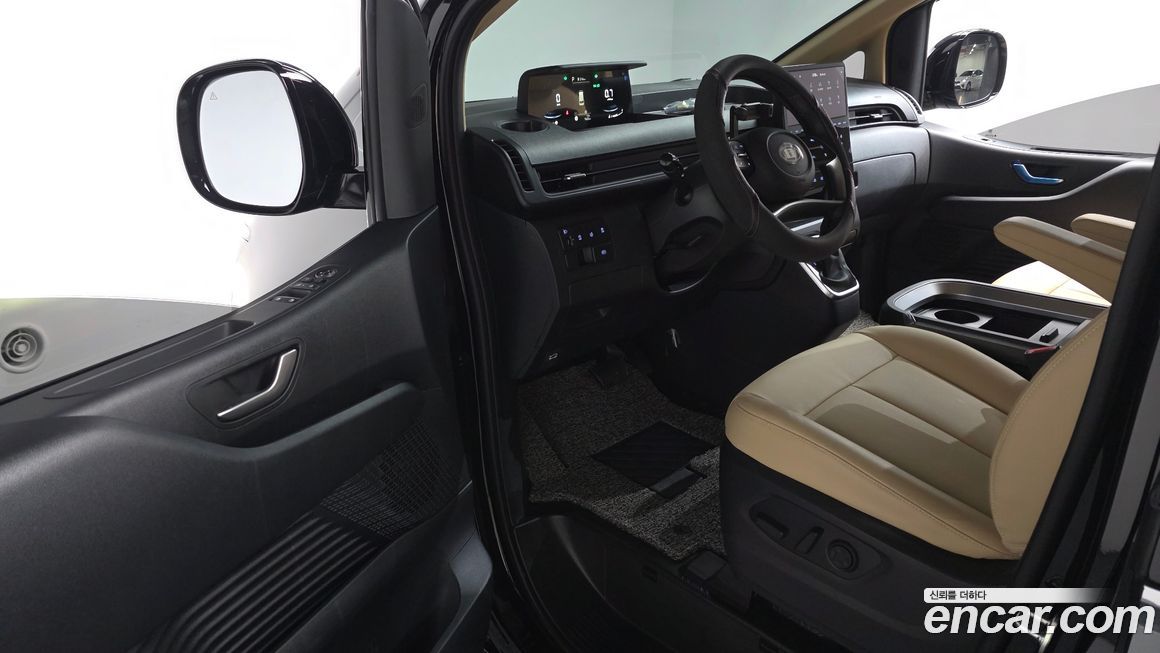 Hyundai Staria 2025