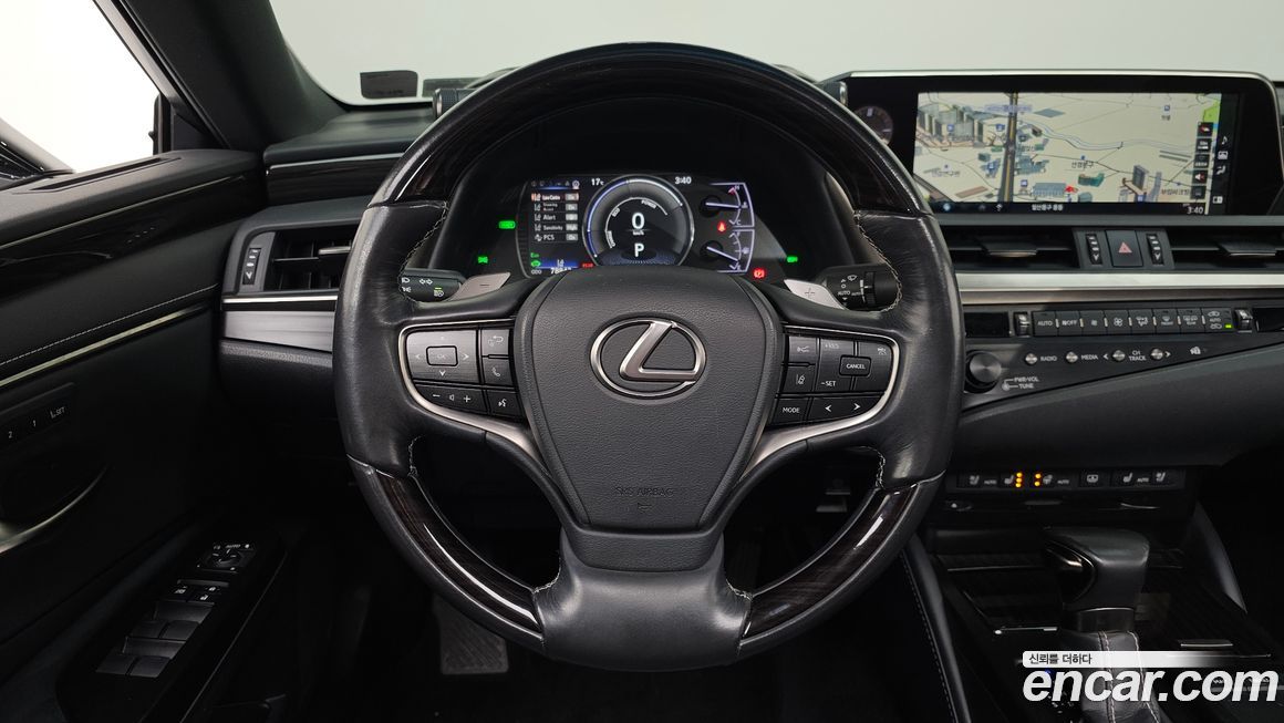 Lexus ES 2019