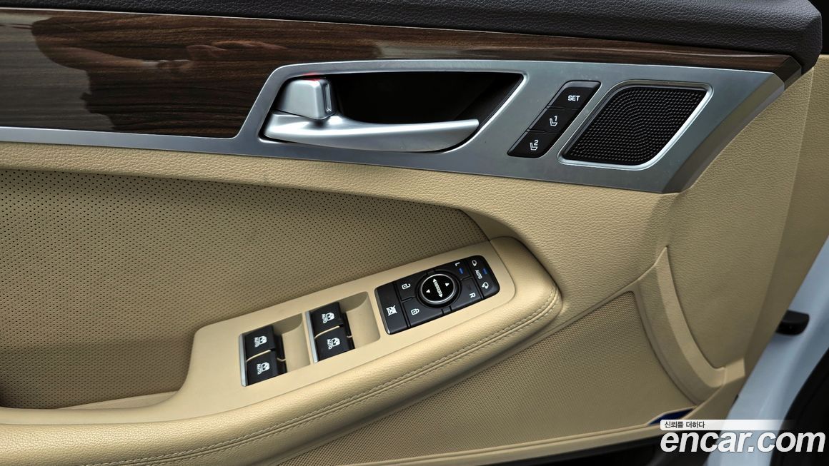 Hyundai Genesis 2016