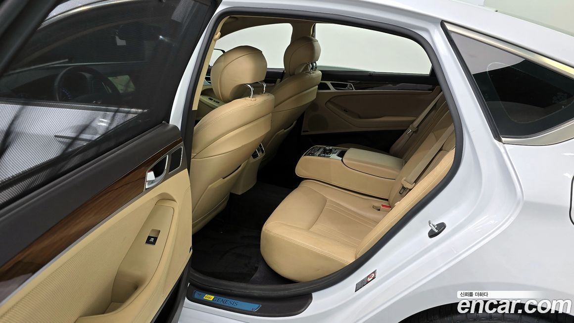 Hyundai Genesis 2016