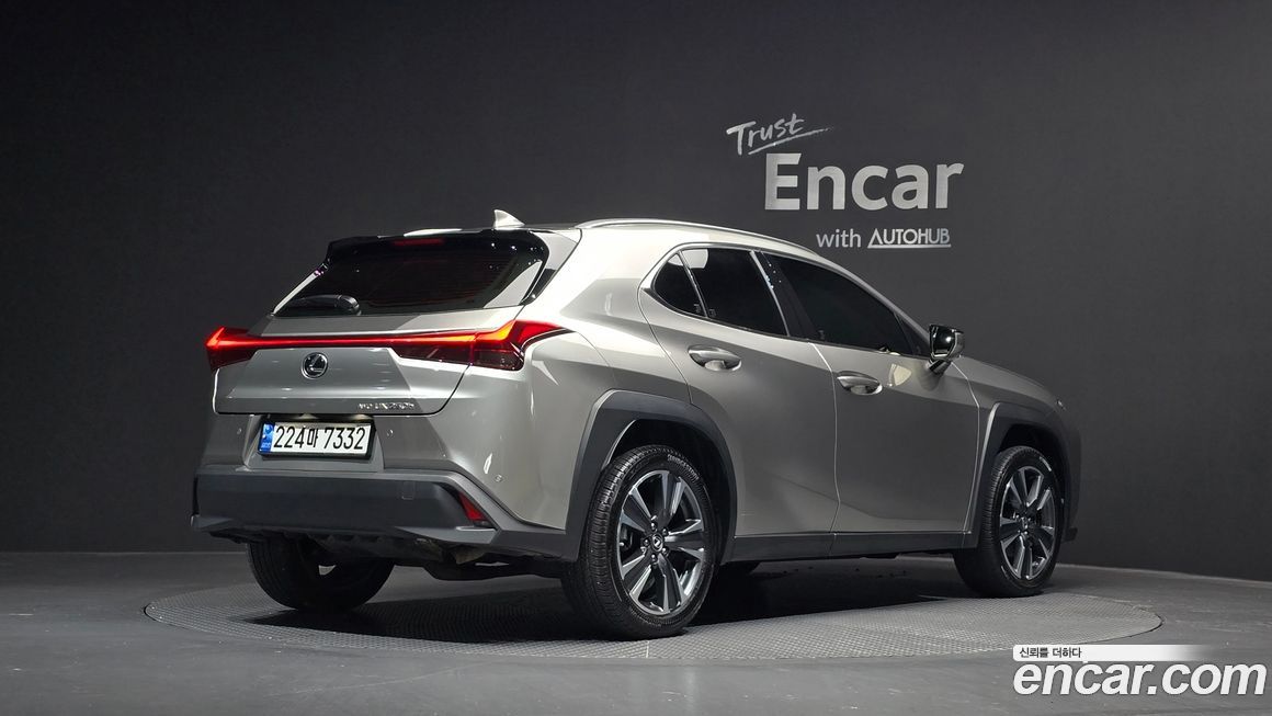 Lexus UX 2023