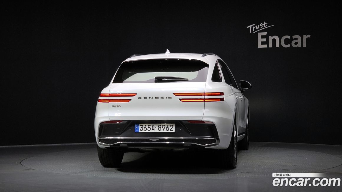 Genesis GV70 2025