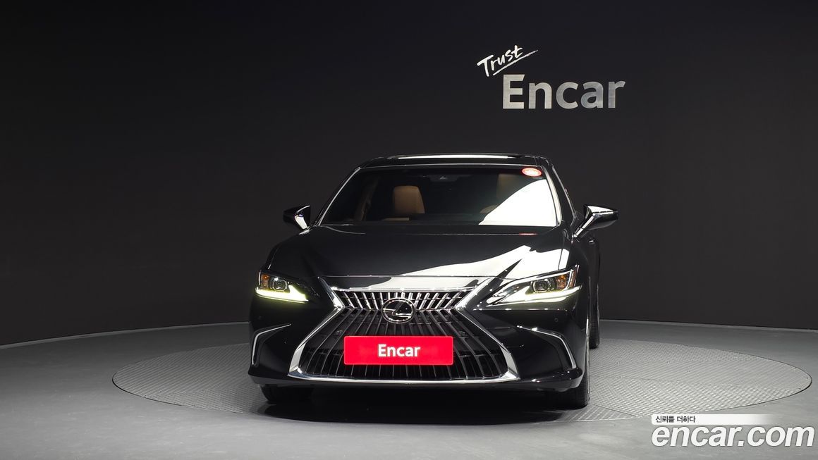 Lexus ES 2023