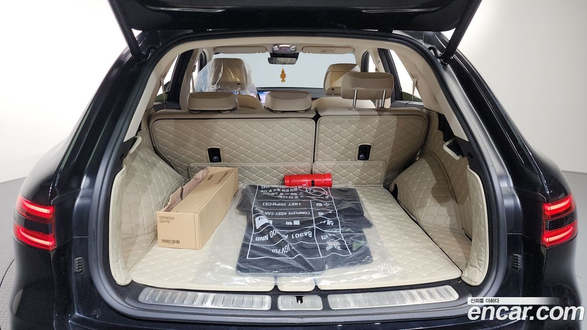 Genesis GV70 2025