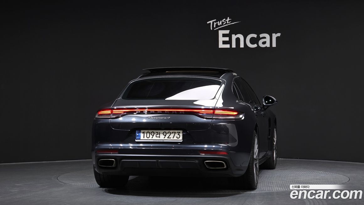 Porsche Panamera 2021