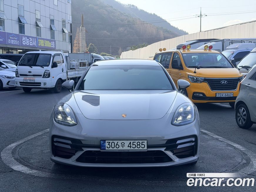 Porsche Panamera 2021