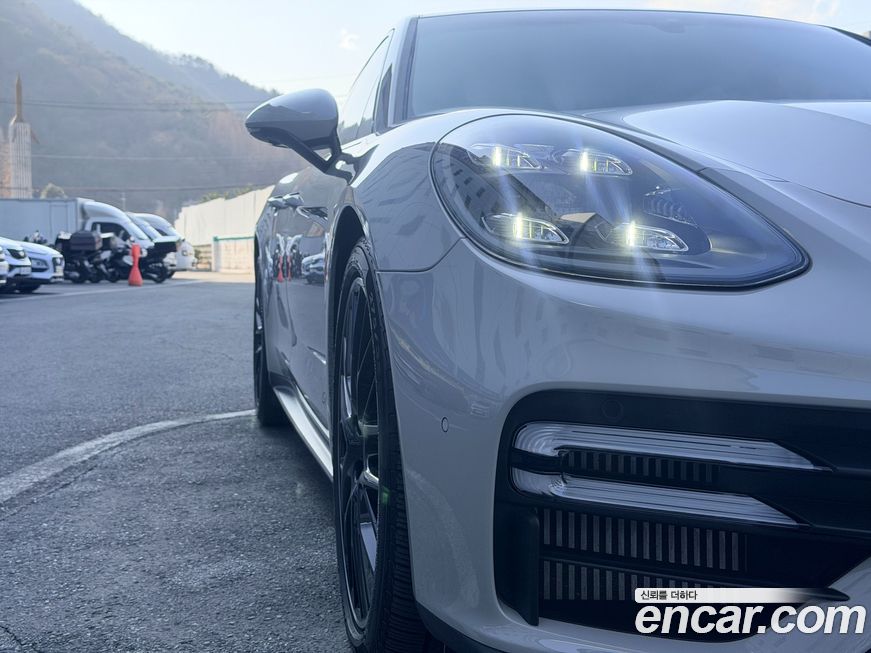 Porsche Panamera 2021