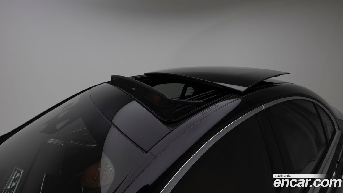 Mercedes-Benz S-Class 2025