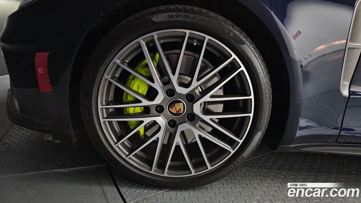 Porsche Panamera 2023
