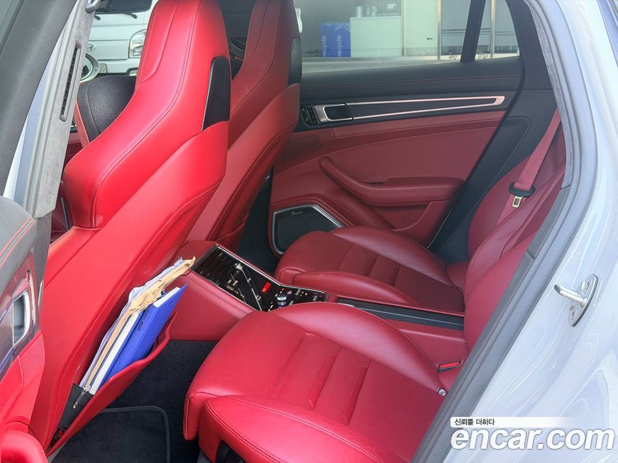 Porsche Panamera 2021