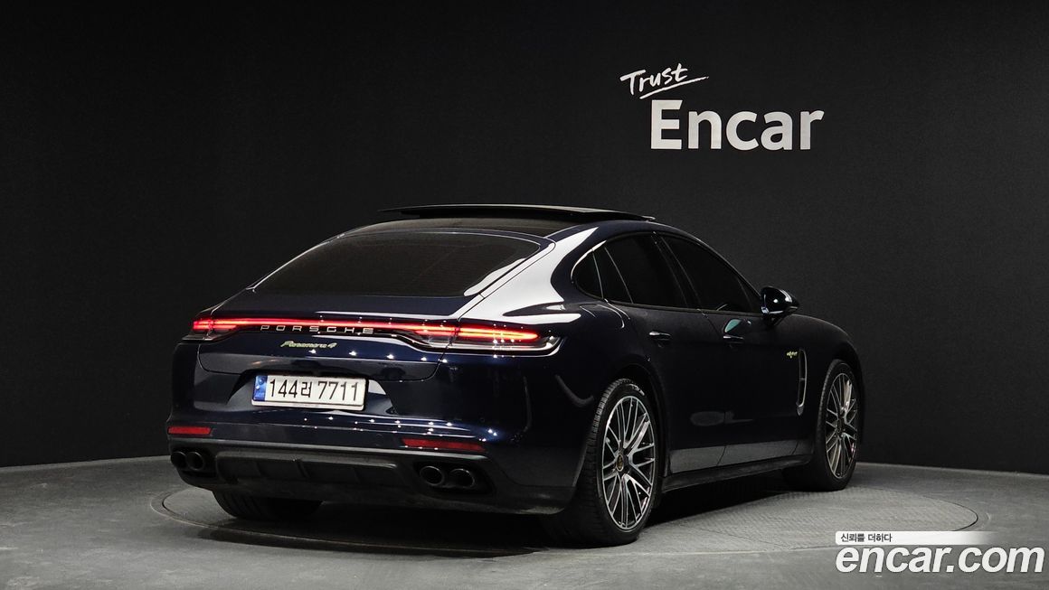 Porsche Panamera 2023