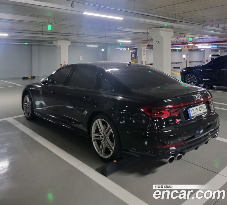Audi S8 2021