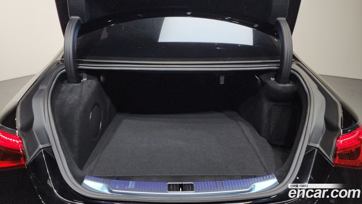 Mercedes-Benz S-Class 2024