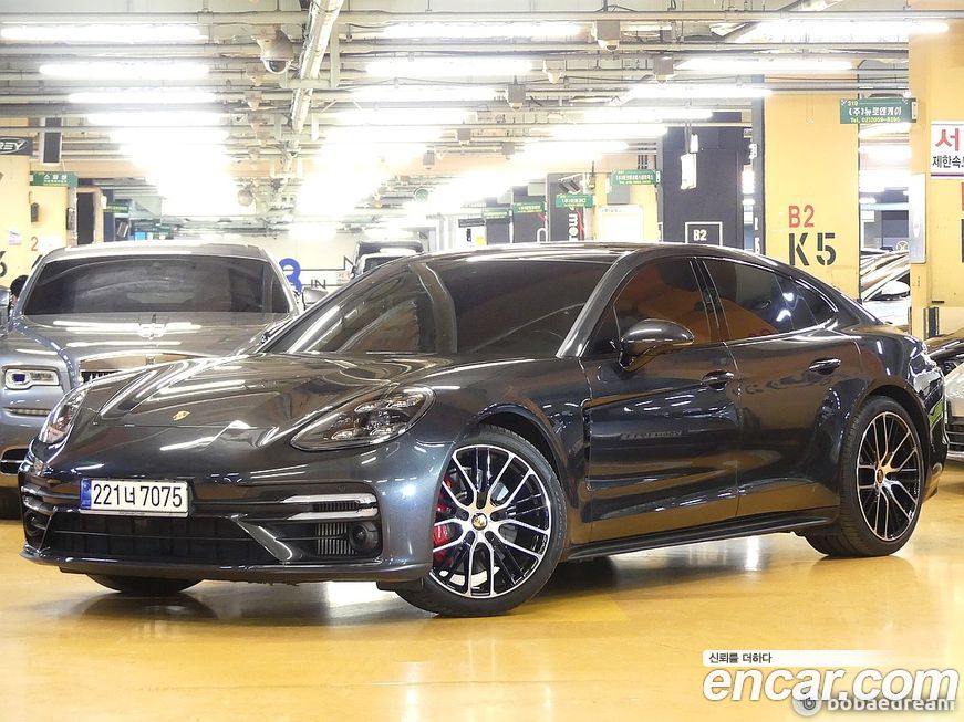 Porsche Panamera 2023