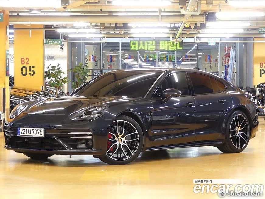 Porsche Panamera 2023