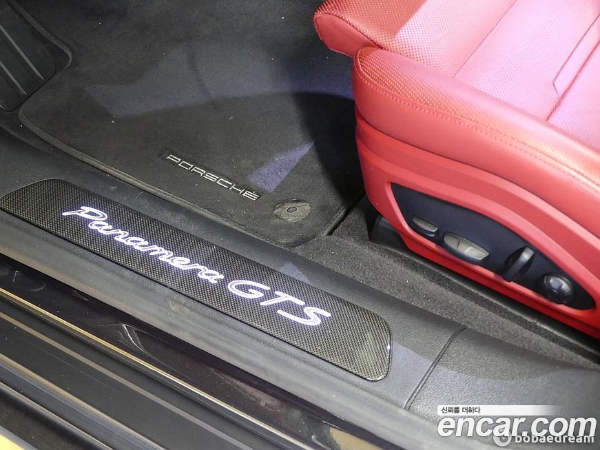 Porsche Panamera 2023