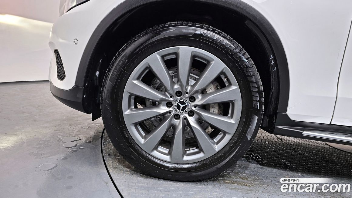 Mercedes-Benz GLC-Class 2019