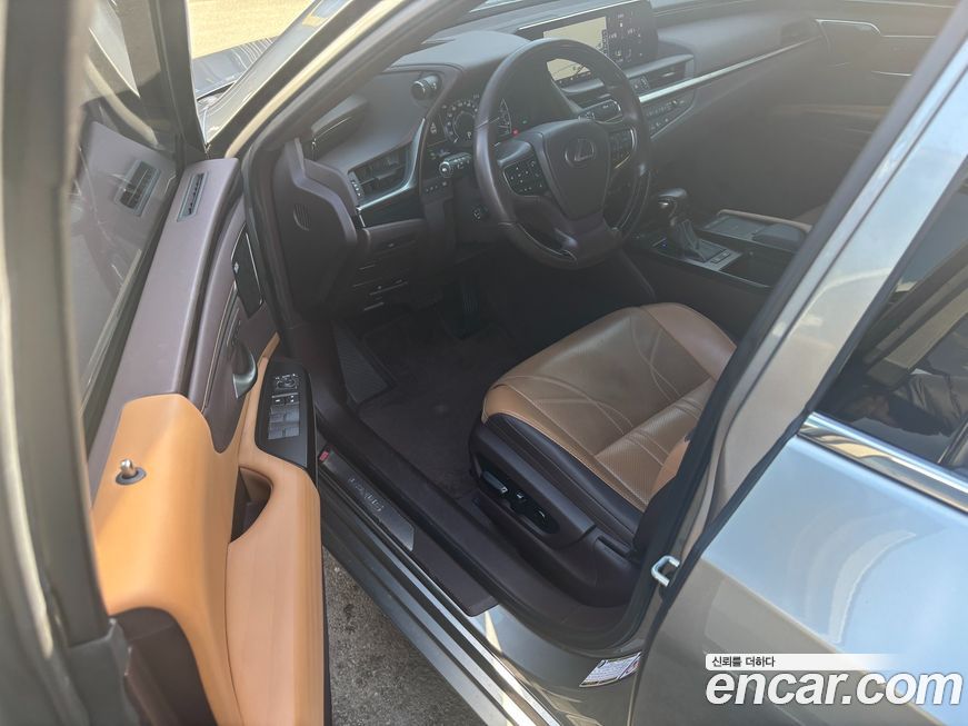 Lexus ES 2019