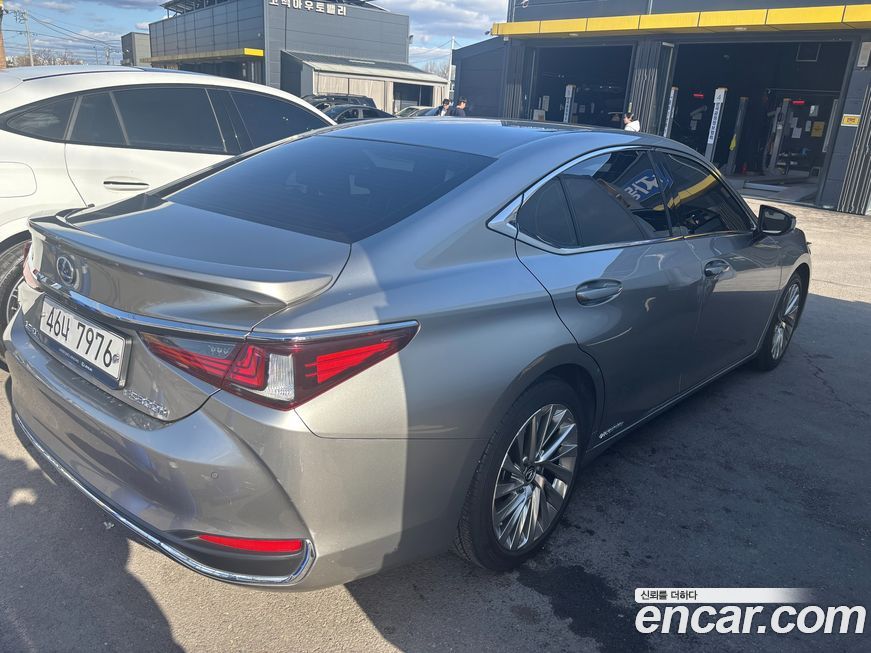 Lexus ES 2019