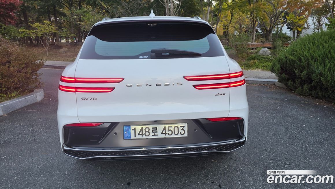 Genesis GV70 2025