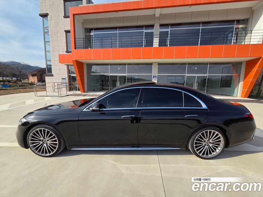 Mercedes-Benz S-Class 2024