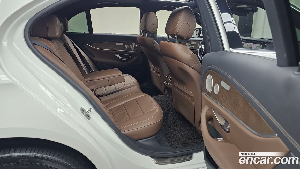 Mercedes-Benz E-Class 2021