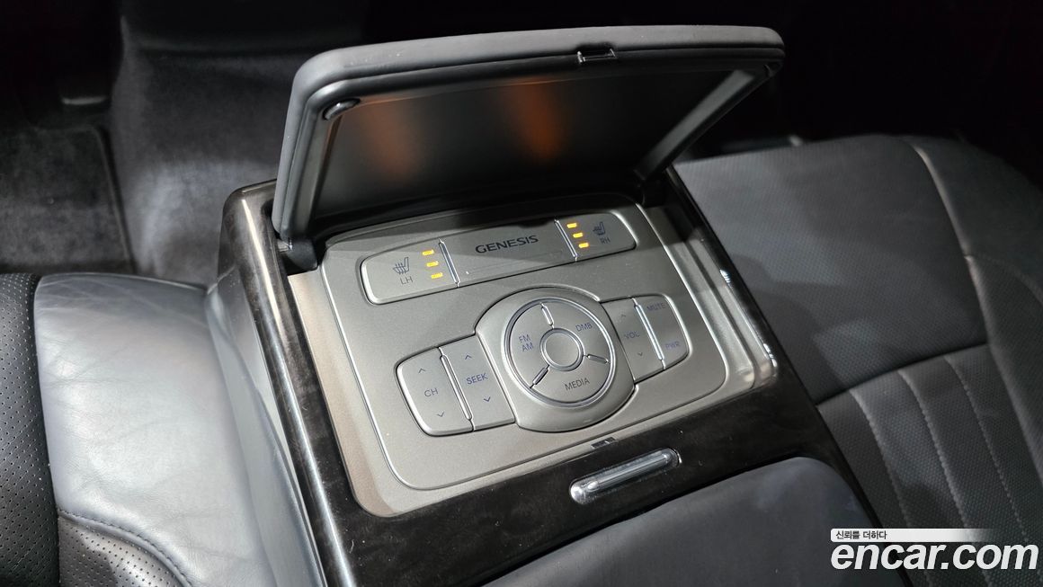 Hyundai Genesis 2013