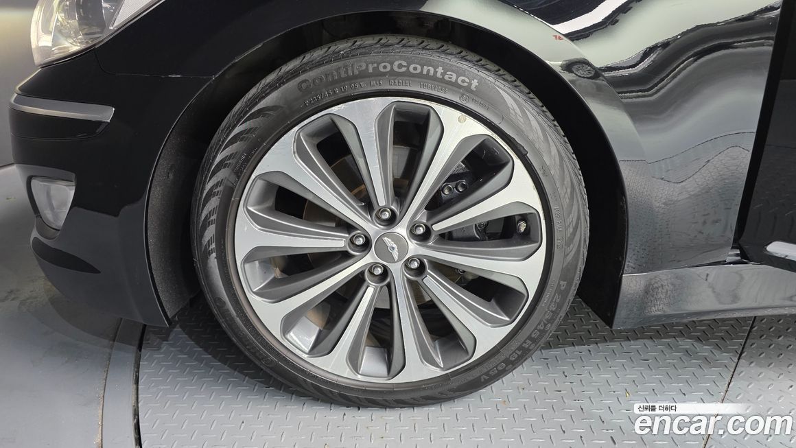 Hyundai Genesis 2013