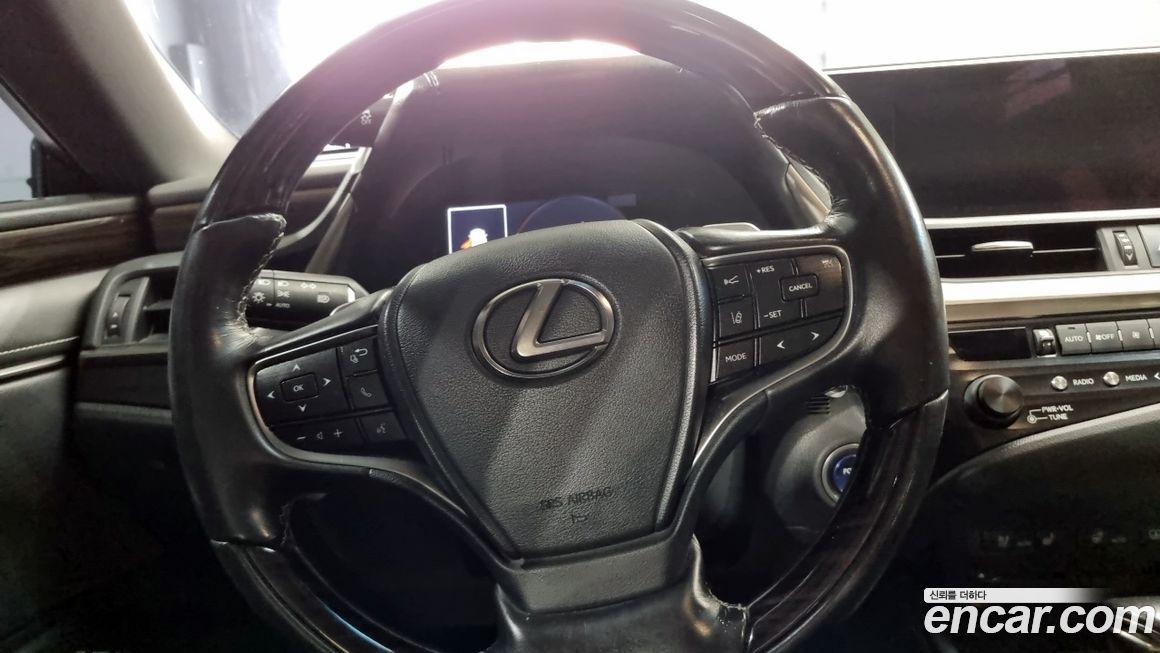 Lexus ES 2019