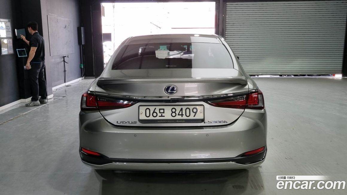 Lexus ES 2019