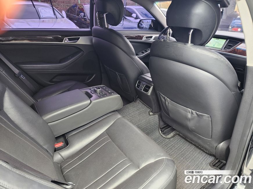 Hyundai Genesis 2016