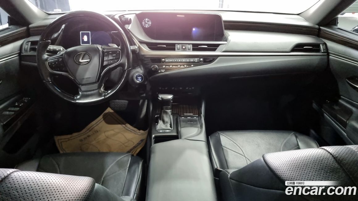 Lexus ES 2019