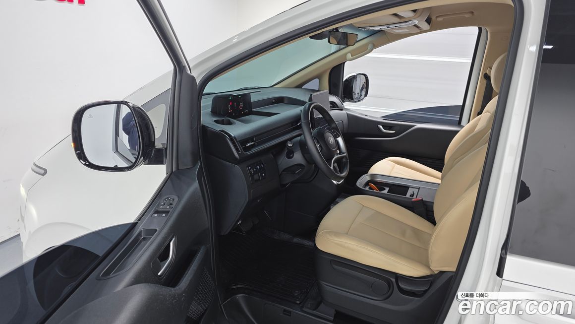 Hyundai Staria 2025