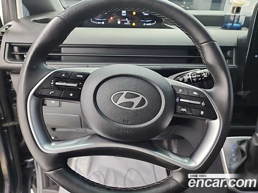 Hyundai Staria 2025