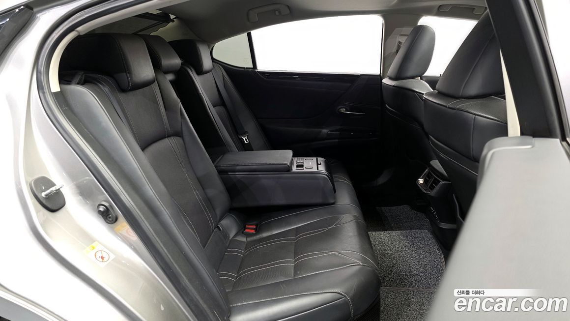 Lexus ES 2019