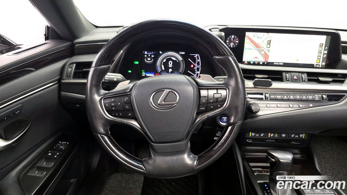 Lexus ES 2019