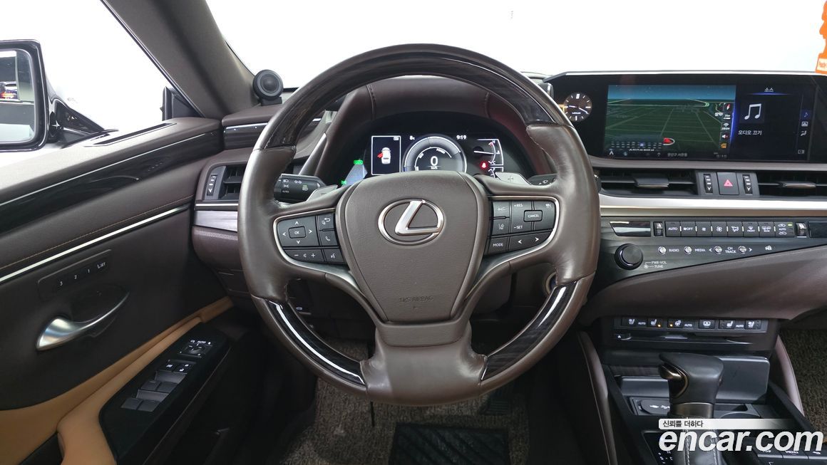 Lexus ES 2019