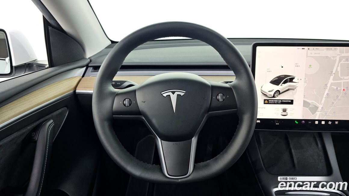 Tesla Model Y 2024