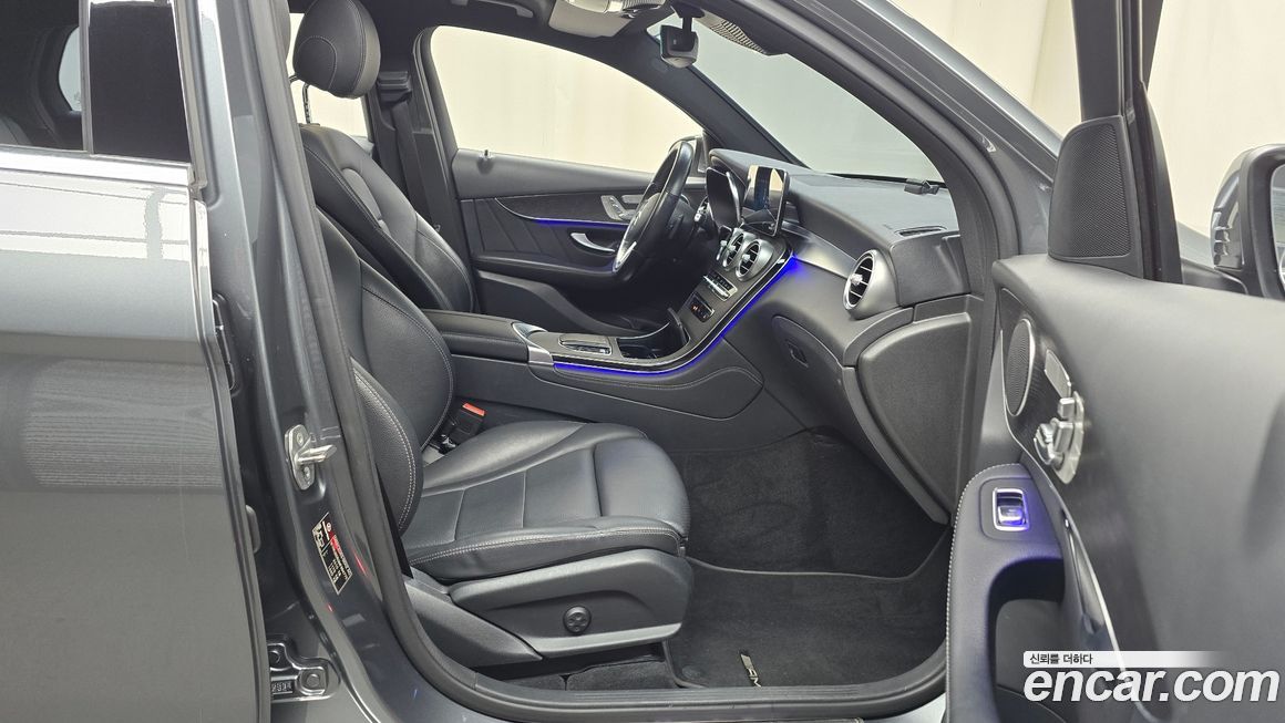 Mercedes-Benz GLC-Class 2021