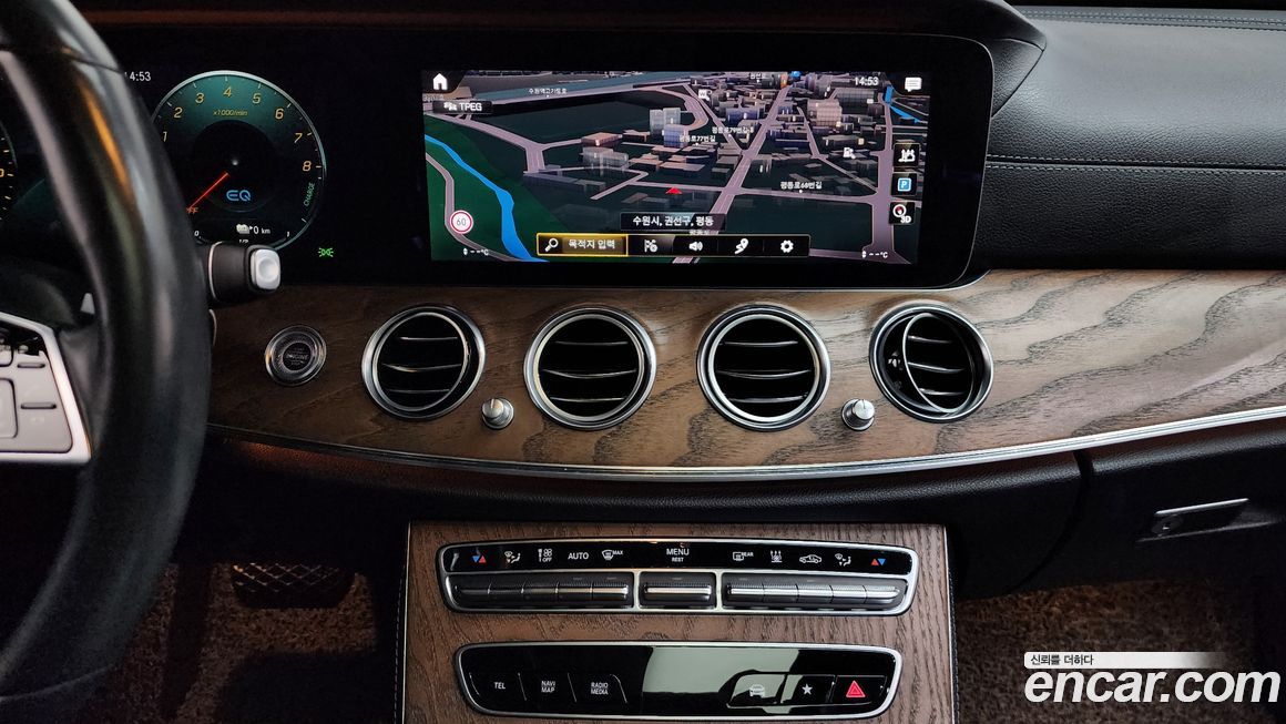 Mercedes-Benz E-Class 2021