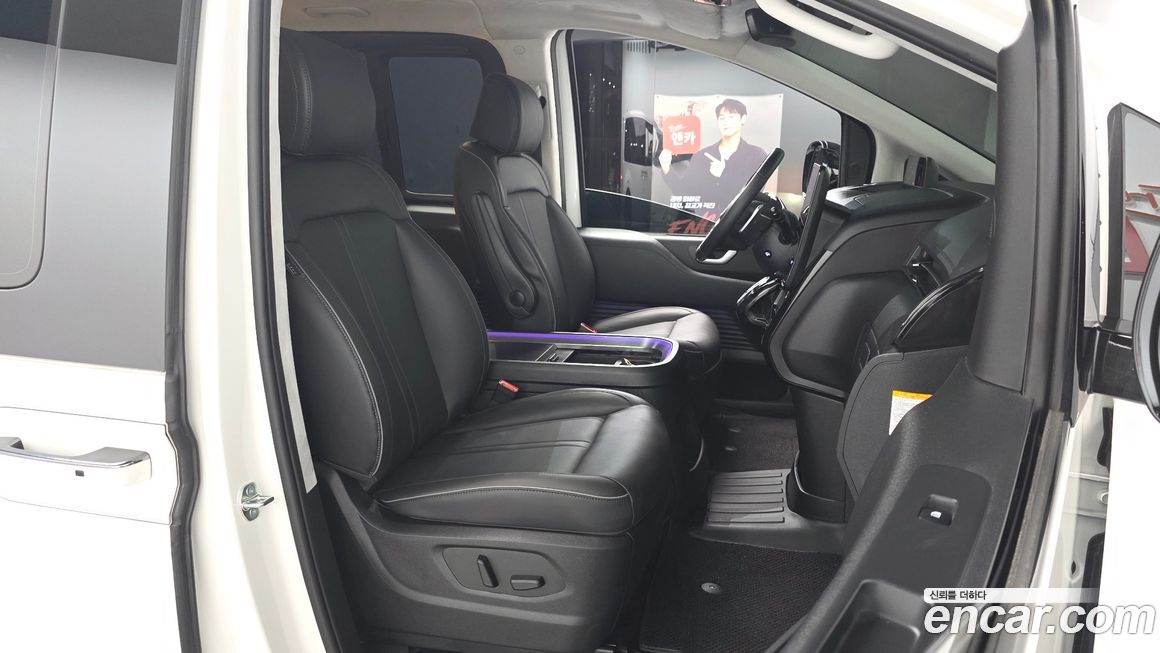 Hyundai Staria 2025