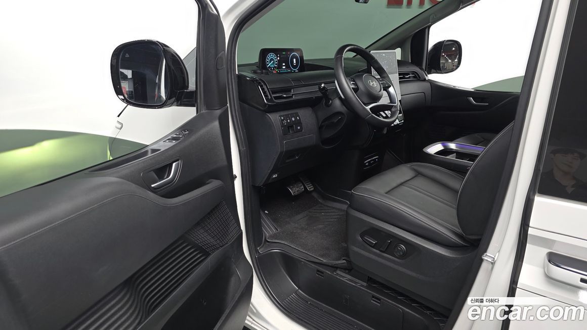 Hyundai Staria 2025