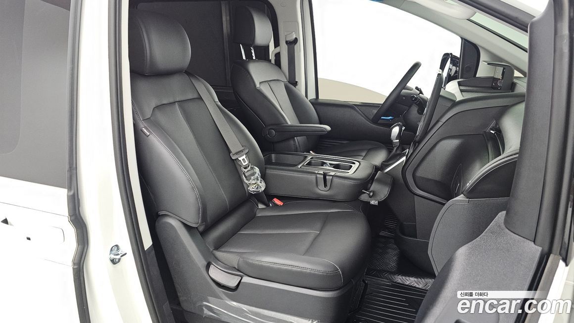 Hyundai Staria 2025