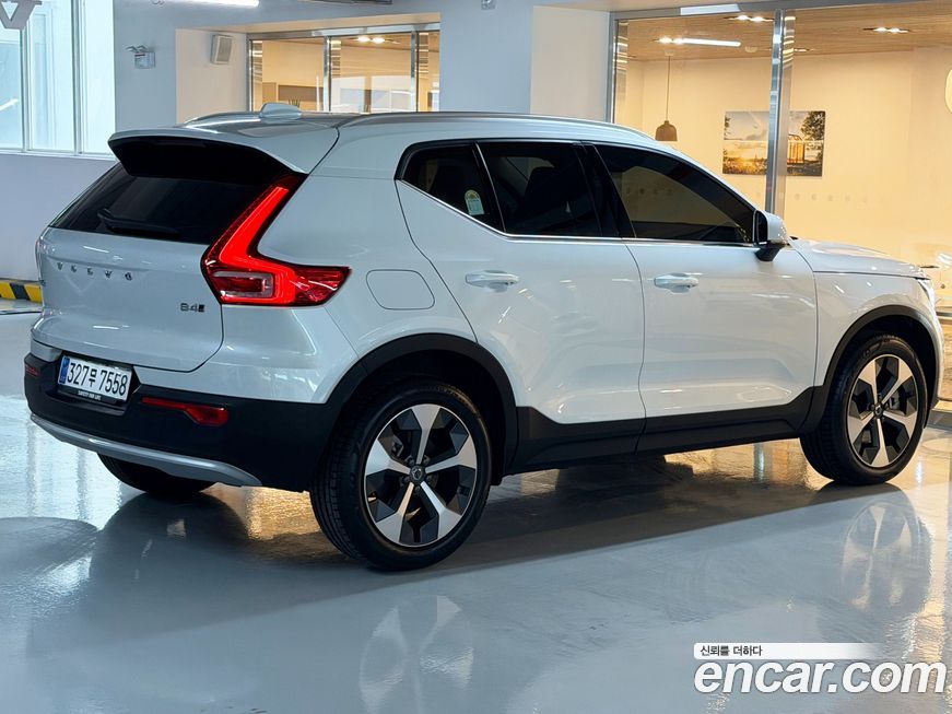 Volvo XC40 2025