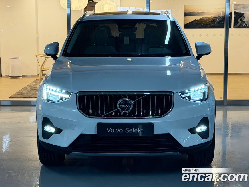 Volvo XC40 2025