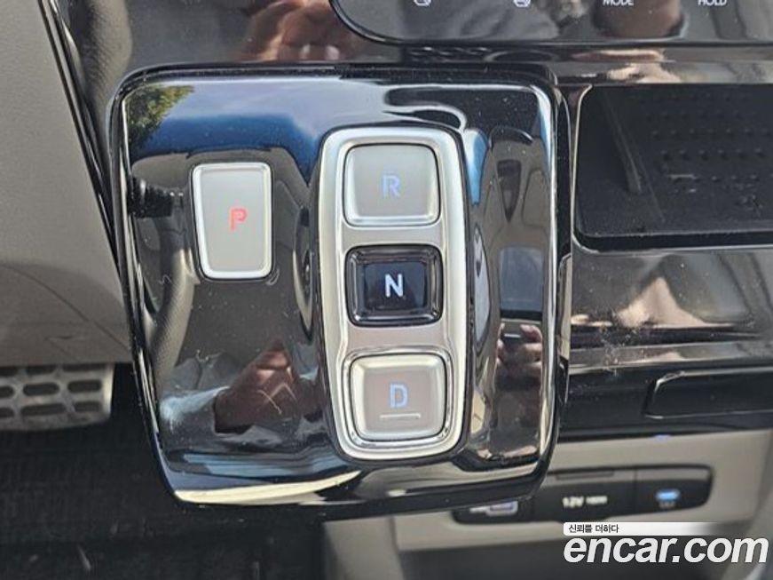 Hyundai Staria 2025