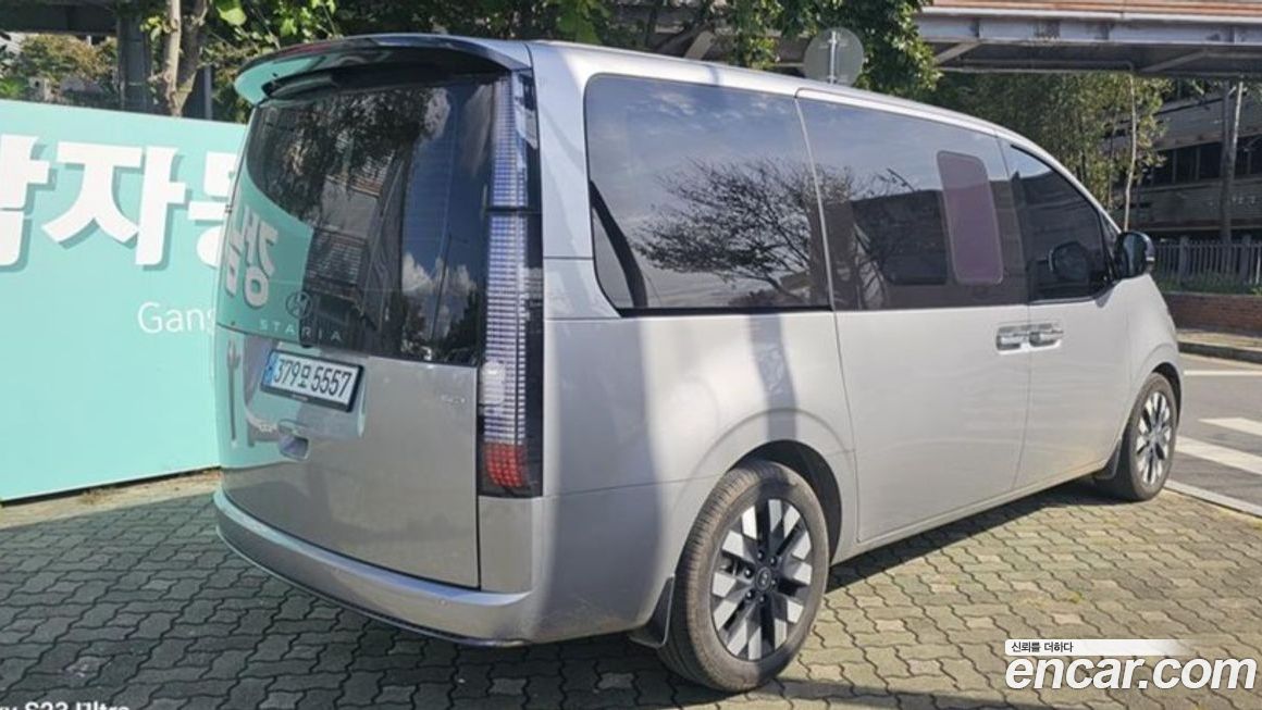 Hyundai Staria 2025