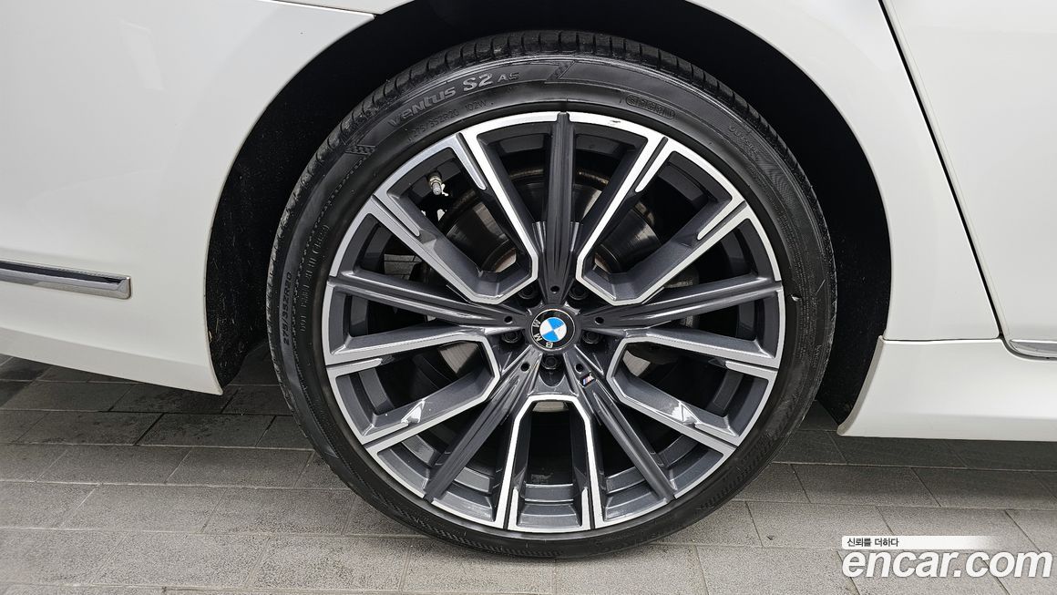 BMW 7-Series 2021